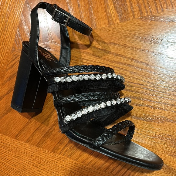 💥$10 SALE💥 NEW! BEAUTIFUL Journee Collection Ziggy Ankle Wrap Heels Size 7.5 - Picture 3 of 9